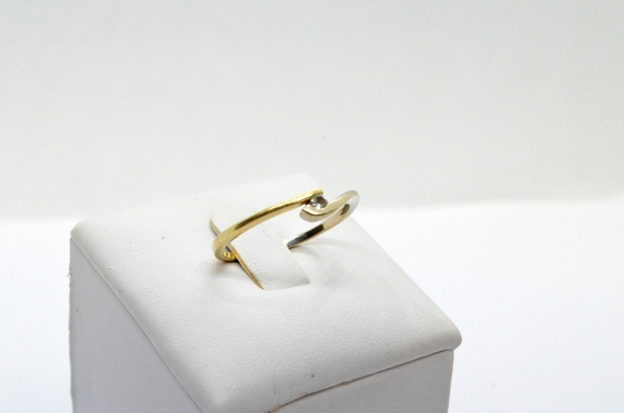 pierscionek-kolor-dominujacy-zloty