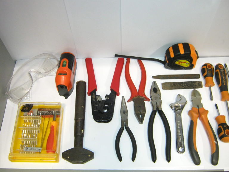 skrzynka-narzedziowa-carbo-line-narzedzia-stan-uzywany