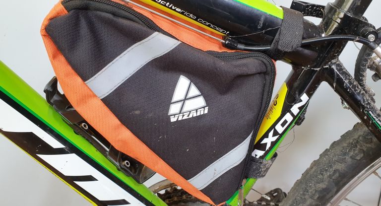 rower-ctm-axon-zielono-czarny-plec-mezczyzna