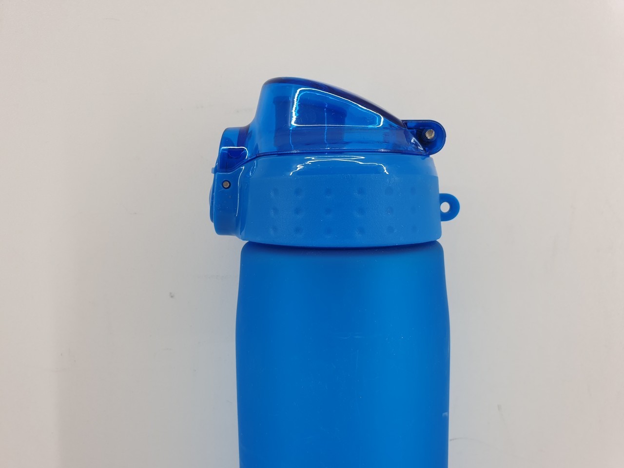 bidon-butelka-turystyczna-wanabee-07l-niebieski-stan-uzywany