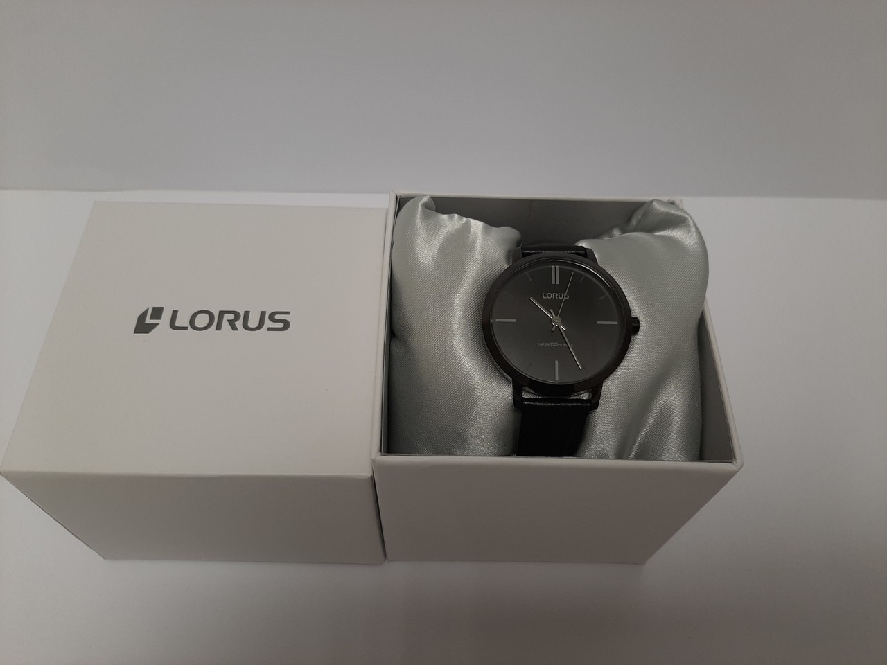 Lorus discount watch rh943jx9