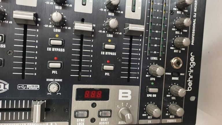 pro-mixer-behringer-vmx1000usb-stan-uzywany