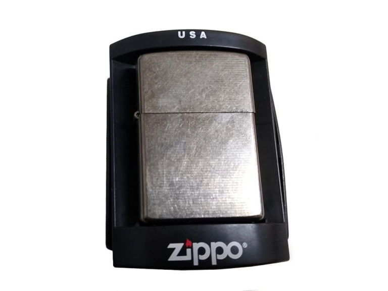 JAK NOWA ZAPALNICZKA ZIPPO
