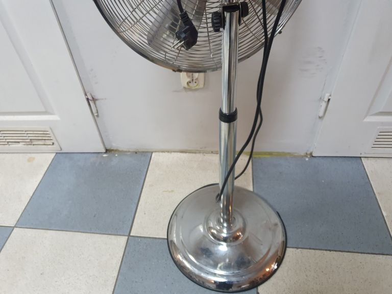 wiatrak-metalowy-stan-uzywany