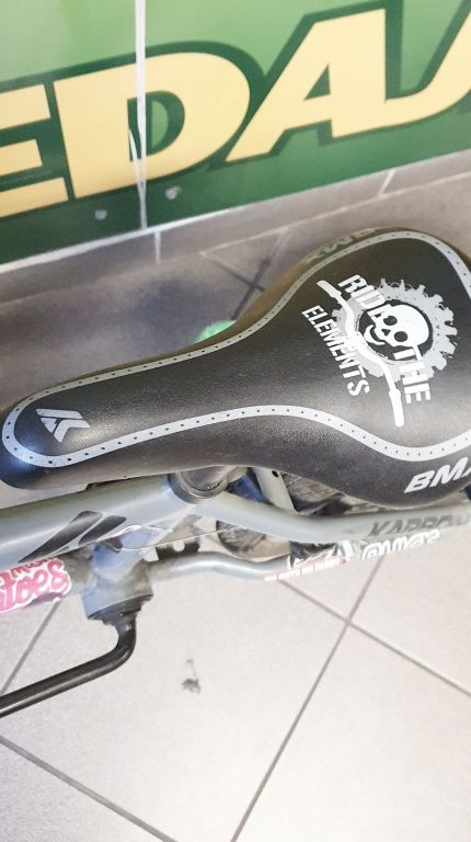ROWER WYCZYNOWY BMX SIWY Z PEGAMI KARBON