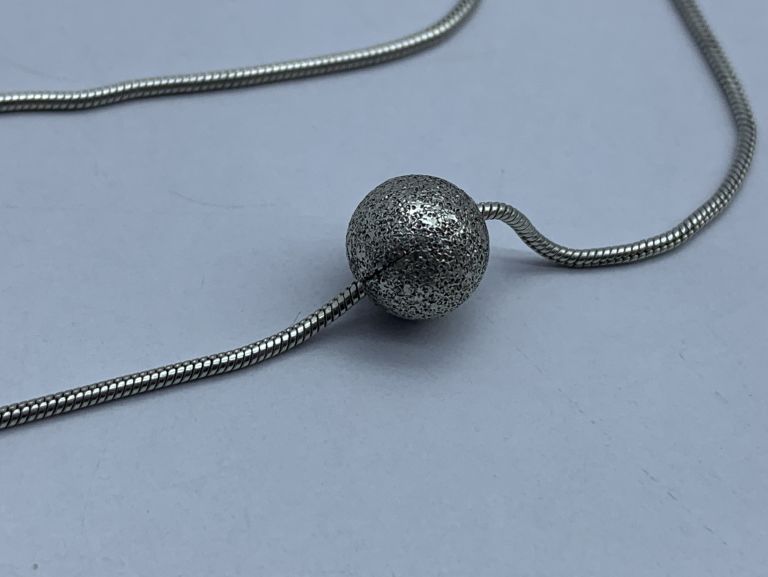 zjawiskowy-srebrny-lancuszek-z-kulka-443925-rodzaj-wyrob-jubilerski