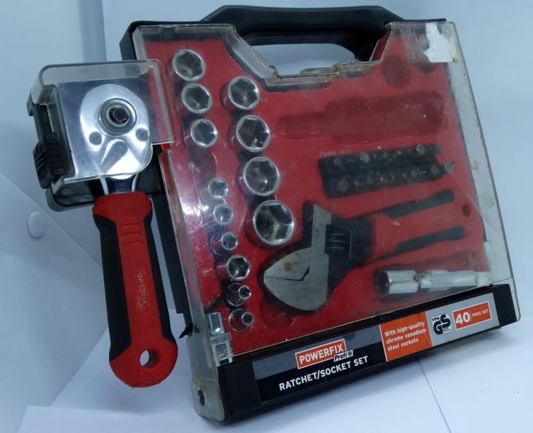 POWERFIX PROFI RATCHET SOCKET SET (40 ELEMENTÓW)