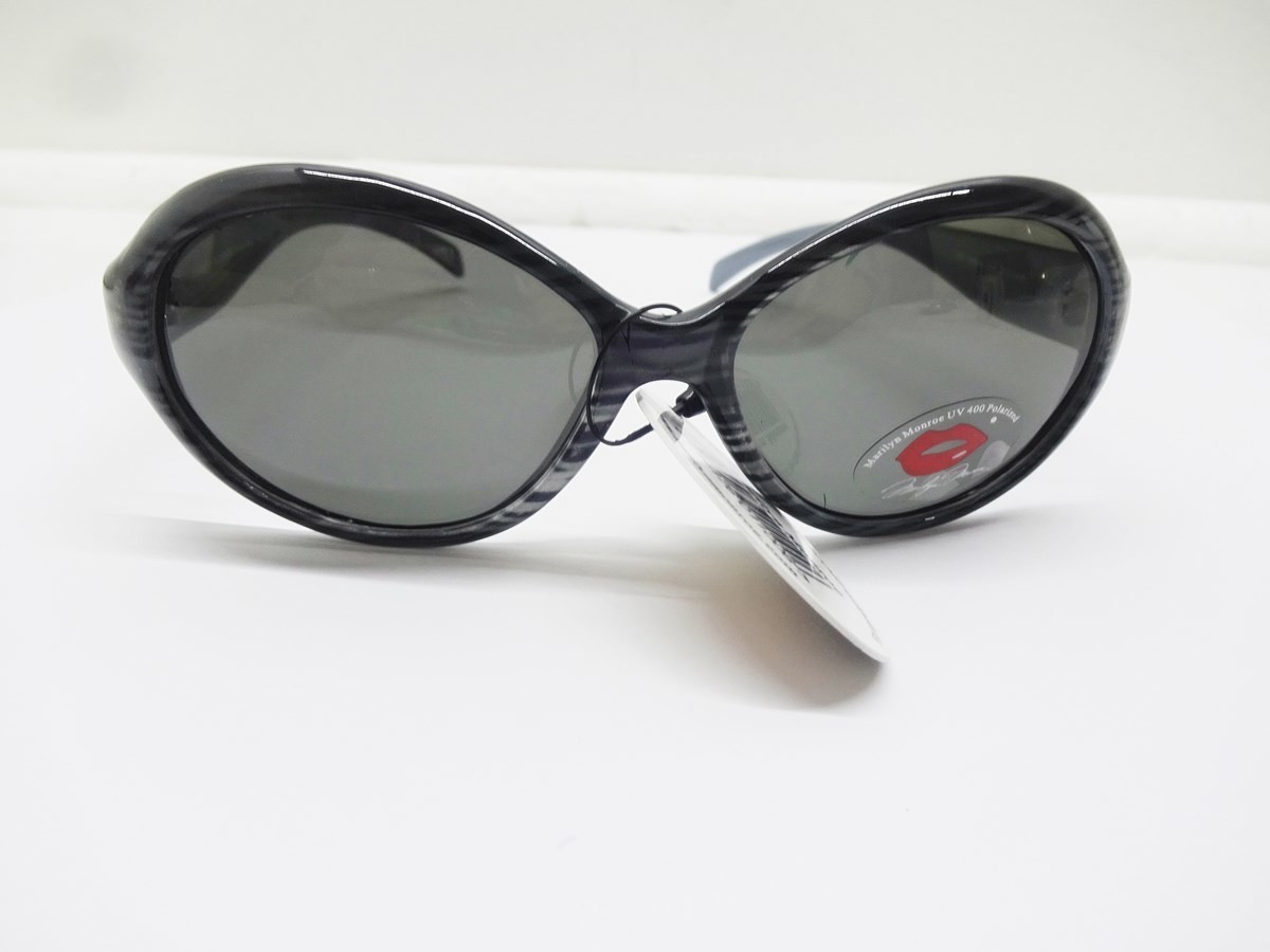 okulary-przeciwsloneczne-marilyn-monroe-cechy-dodatkowe-brak