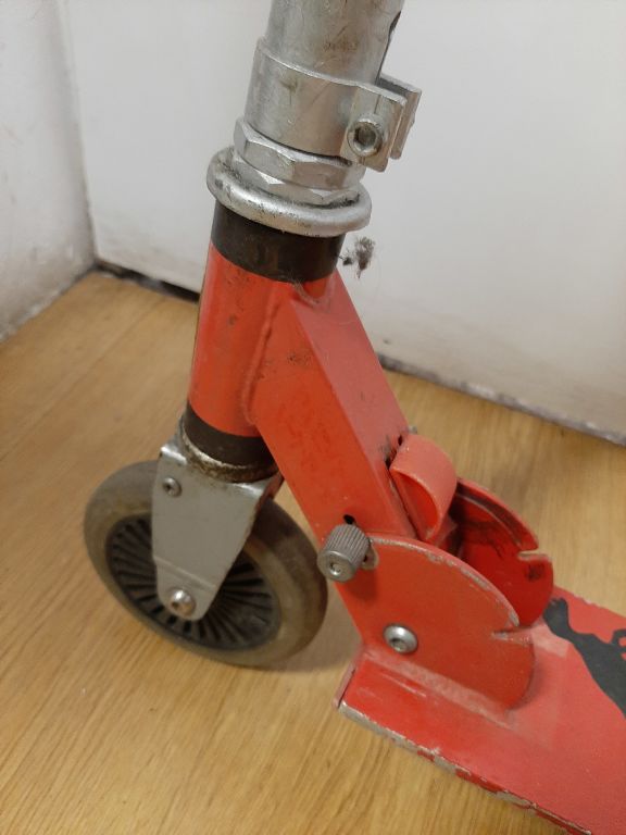 hulajnoga-delta-sport-handelskontor-gmbh-hamulec-tak