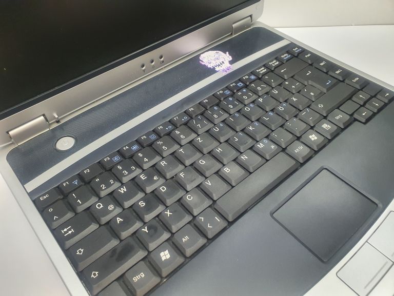 TANI LAPTOP BLUEDISK ARTWORKER C89 - 1.5GB RAM