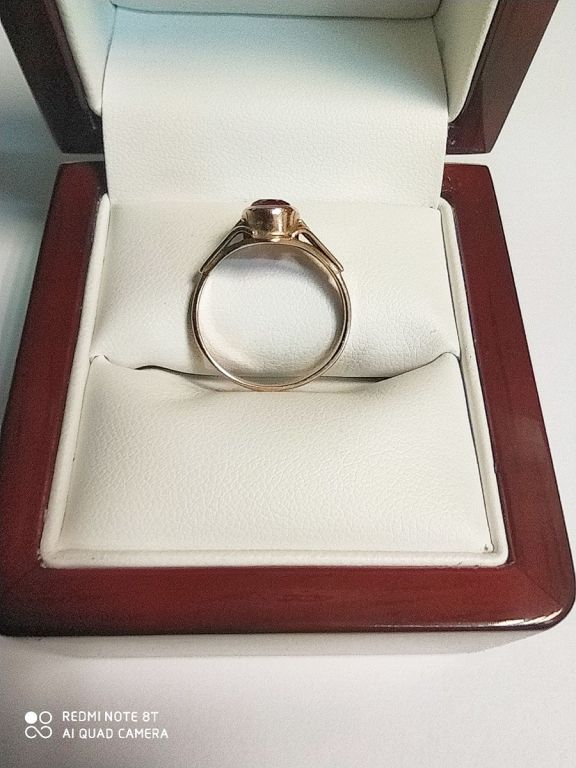 wyrob-jubilerski-uzywany-pierscionek-kolor-dominujacy-zloty