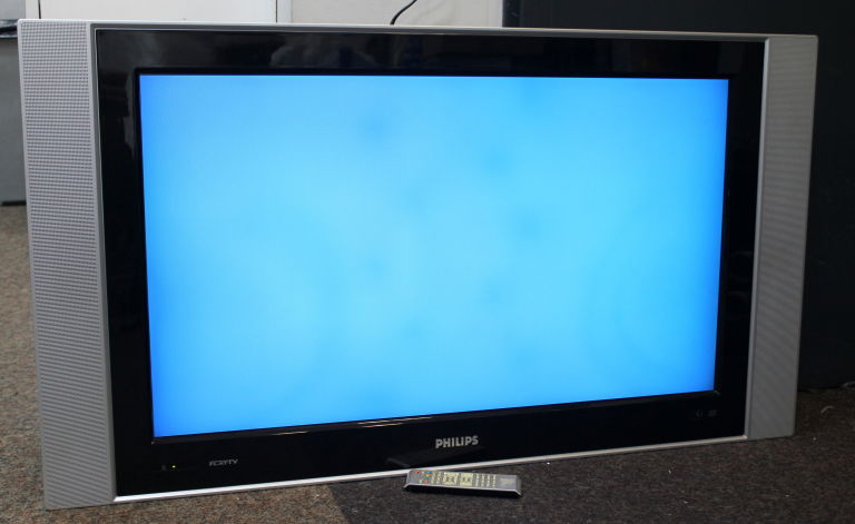 TELEWIZOR PHILIPS 37PF7320 LCD 37" PILOT OPIS!!!