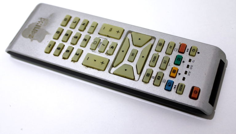 TELEWIZOR PHILIPS 37PF7320 LCD 37" PILOT OPIS!!!