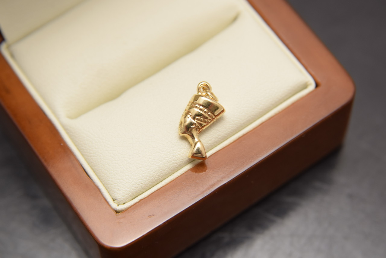 zlota-zawieszka-nefretete-p-585-058g-bukowska-118-poznan