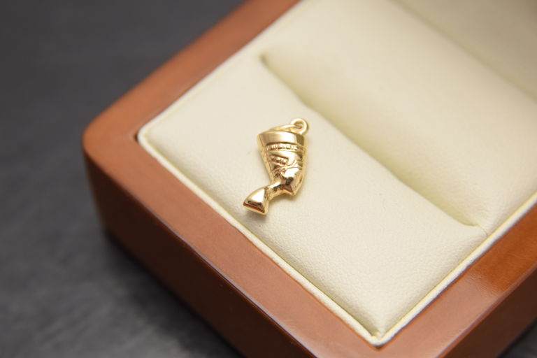 zlota-zawieszka-nefretete-p-585-058g-marka-inna-marka