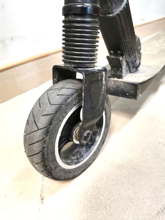 city-blitz-hulajnoga-elektryczna-250w-skladana-stan-uzywany