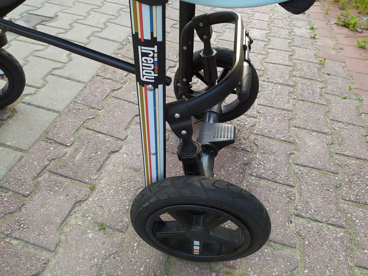 wozek-dzieciecy-3w1-trendy-miyo-emjot-elementy-zestawu-spacerowka