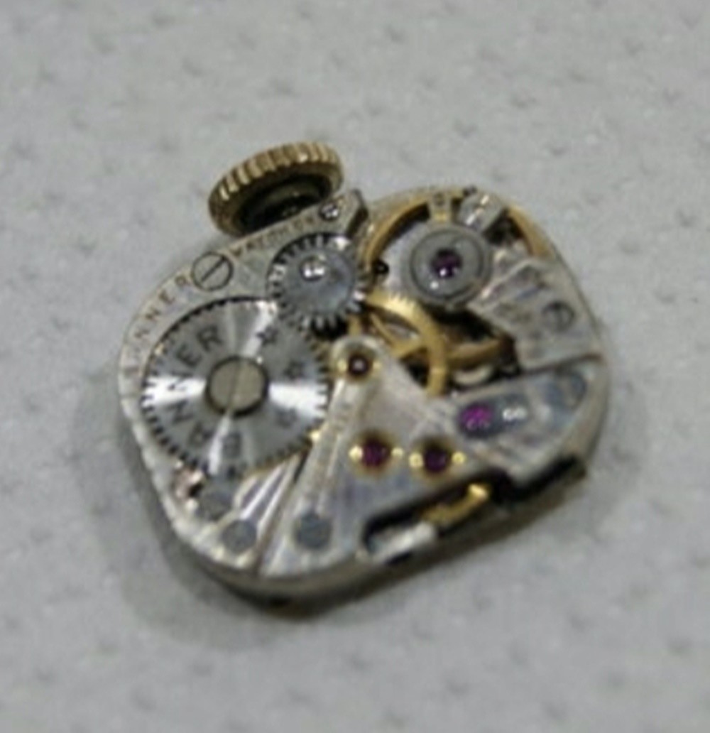 zloty-zegarek-damski-mechaniczny-banner-pr-585-ksztalt-koperty-prostokatna