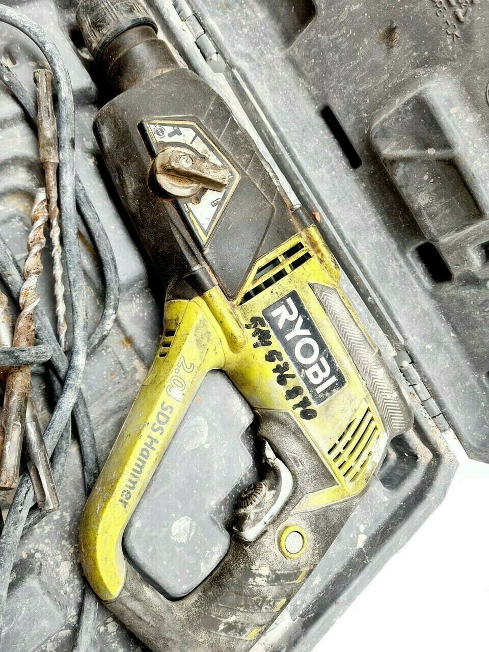 ryobi-mlotowiertarka-erh710rs-uszkodzona-stan-uzywany