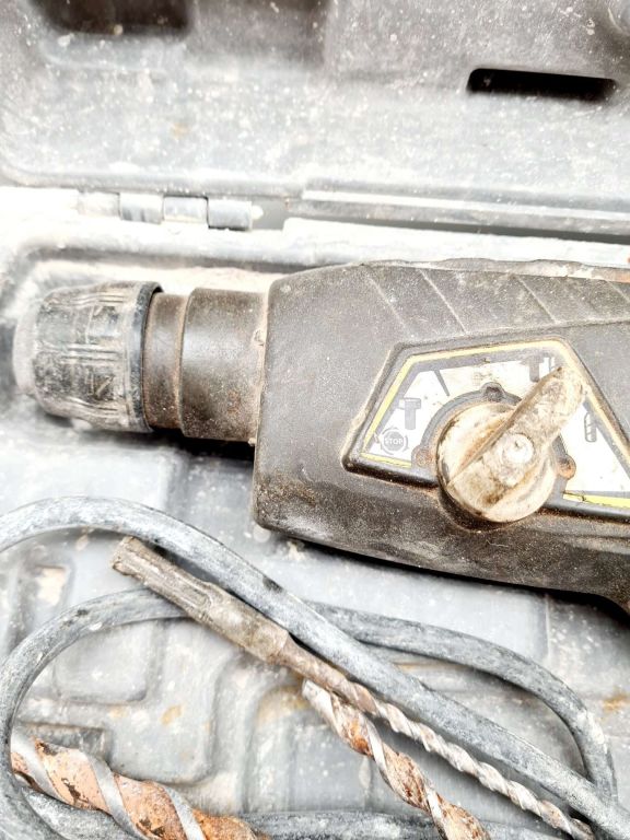 ryobi-mlotowiertarka-erh710rs-uszkodzona-marka-ryobi