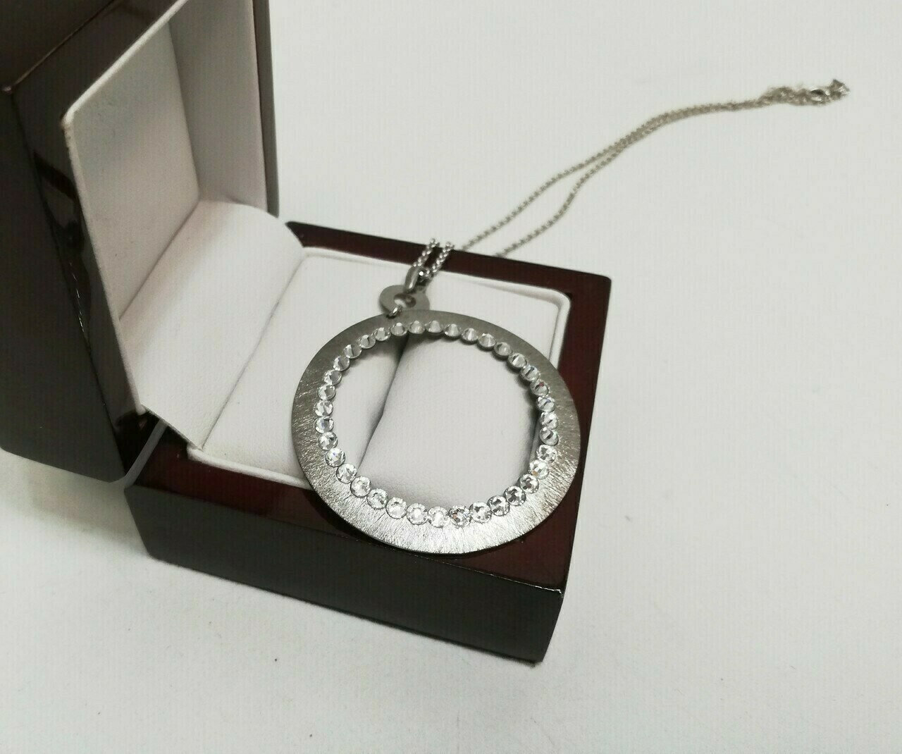 przesliczny-srebrny-naszyjnik-stan-nowy