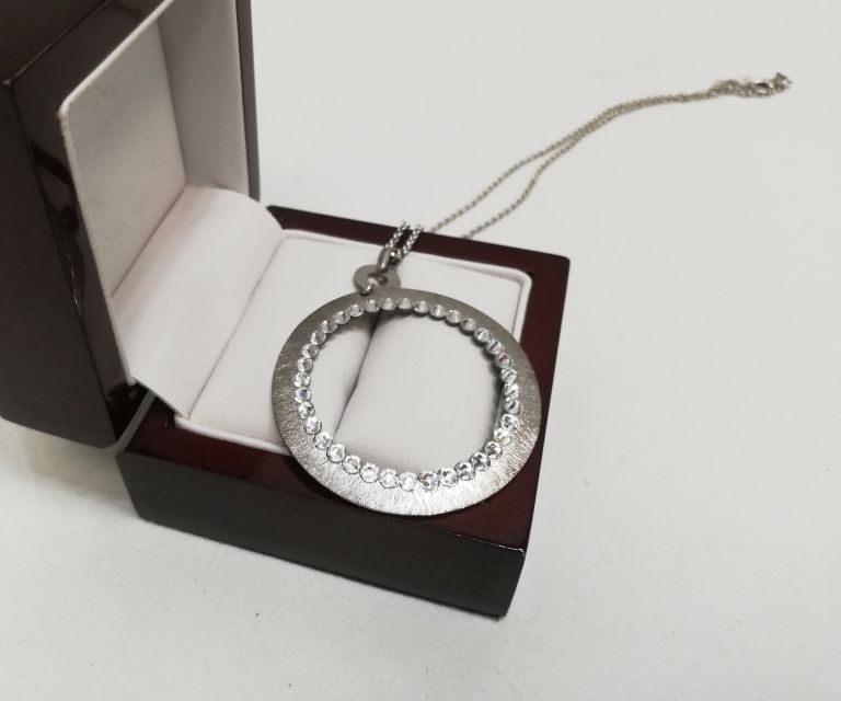 przesliczny-srebrny-naszyjnik-stan-nowy