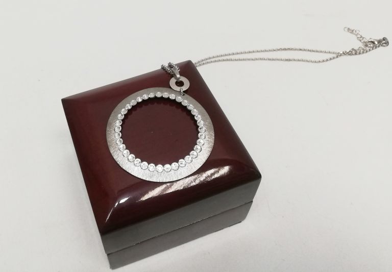 przesliczny-srebrny-naszyjnik-rodzaj-wyrob-jubilerski