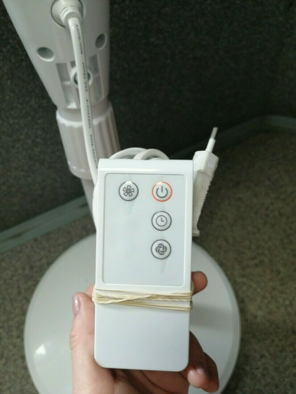 wiatrak-wentylator-stojacy-fs40-11nr-pilot-funkcje-oscylacja-automatyczna