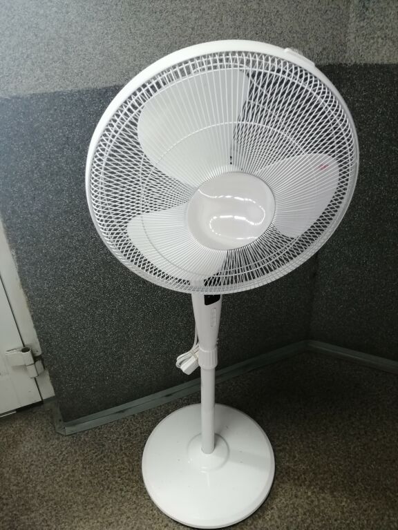 wiatrak-wentylator-stojacy-fs40-11nr-pilot-stan-uzywany