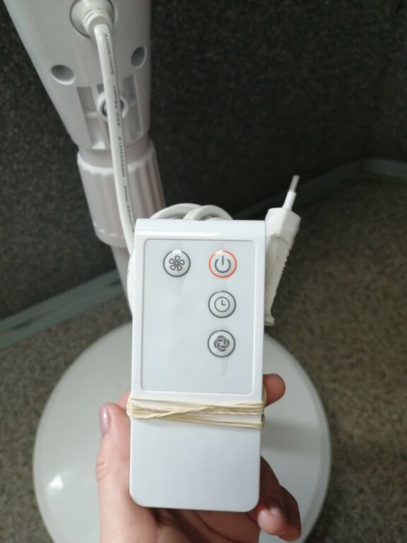 wiatrak-wentylator-stojacy-fs40-11nr-pilot-funkcje-oscylacja-automatyczna