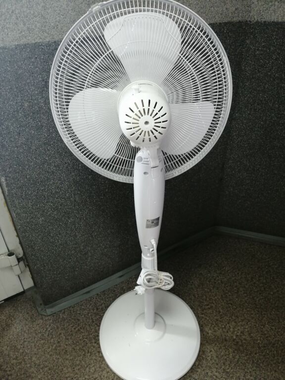 wiatrak-wentylator-stojacy-fs40-11nr-pilot-kolor-dominujacy-bialy