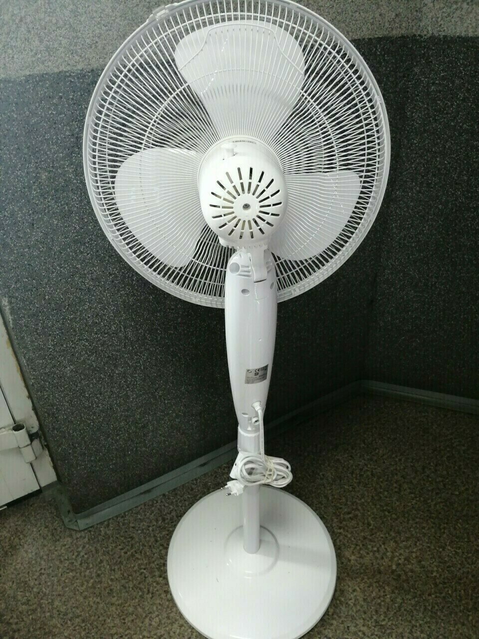 wiatrak-wentylator-stojacy-fs40-11nr-pilot-kolor-dominujacy-bialy