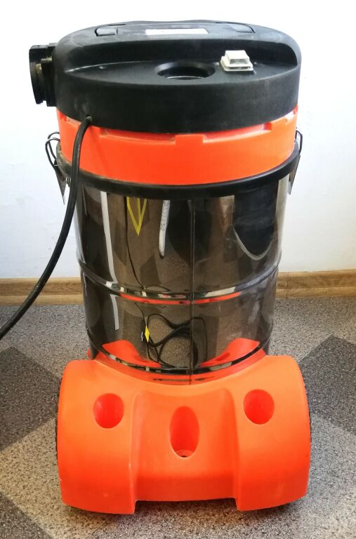 bass-polska-odkurzacz-przemyslowy-35l-1600-wat-pojemnosc-zbiornika-35