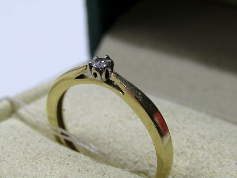 zloty-pierscionek-585-brylant-certyfikat-waga-050