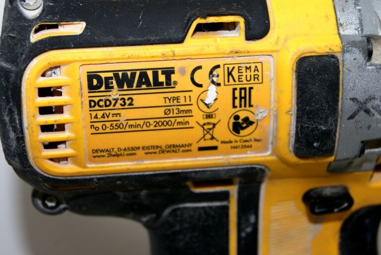 WKRĘTARKA DEWALT DCD732 DWIE BATERIE ŁADOWARKA