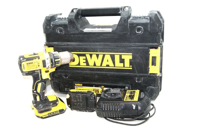 WKRĘTARKA DEWALT DCD732 DWIE BATERIE ŁADOWARKA