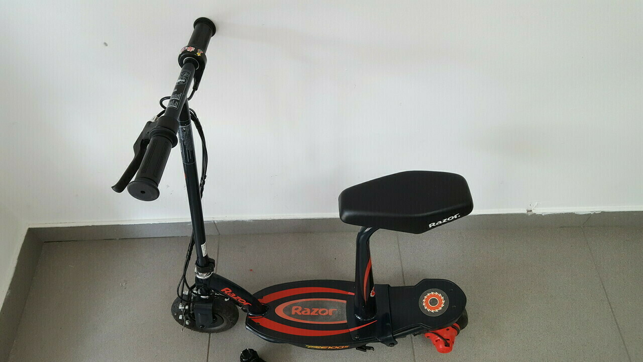 hulajnoga-elektryczna-razor-e100s-power-core-limanowskiego-89-lodz