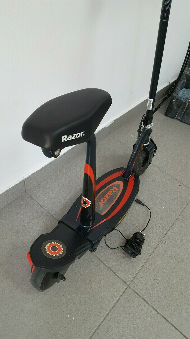 hulajnoga-elektryczna-razor-e100s-power-core-stan-uzywany