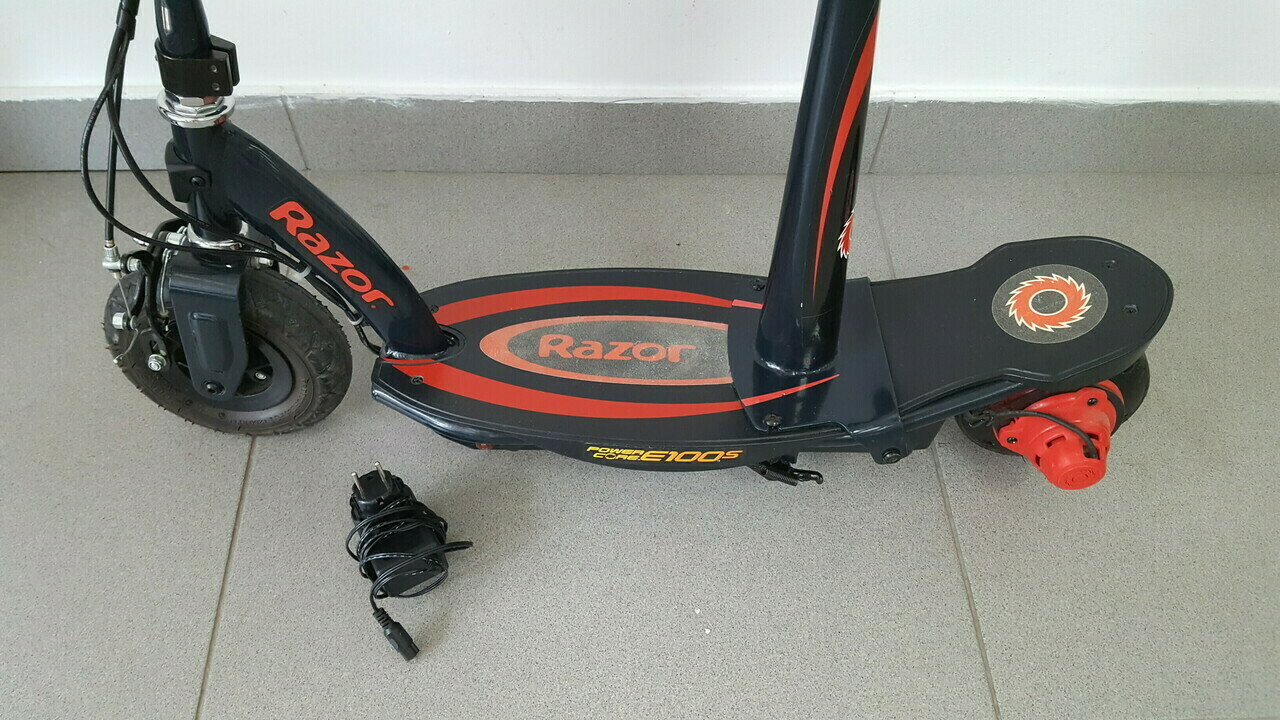 hulajnoga-elektryczna-razor-e100s-power-core-model-e100s-power-core