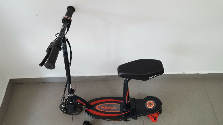 HULAJNOGA ELEKTRYCZNA RAZOR E100S POWER CORE