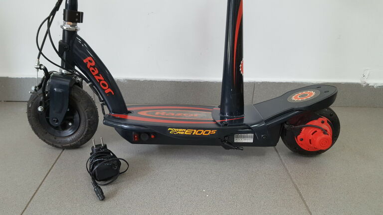 HULAJNOGA ELEKTRYCZNA RAZOR E100S POWER CORE