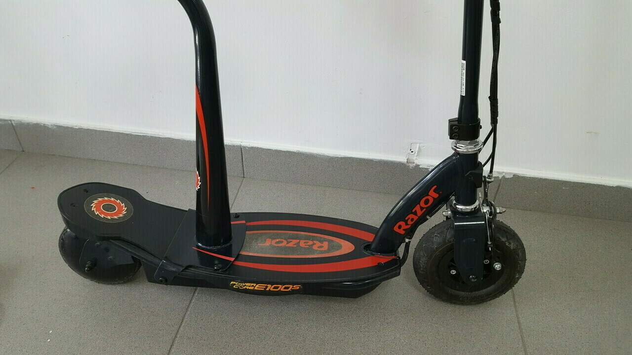 hulajnoga-elektryczna-razor-e100s-power-core-marka-razor