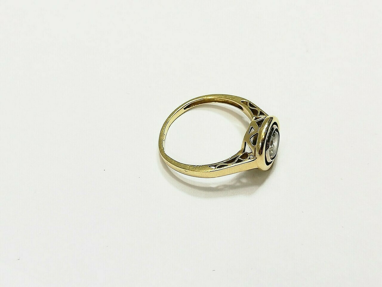 osobliwy-zloty-pierscionek-z-ruchomym-oczkiem-8k-rodzaj-wyrob-jubilerski