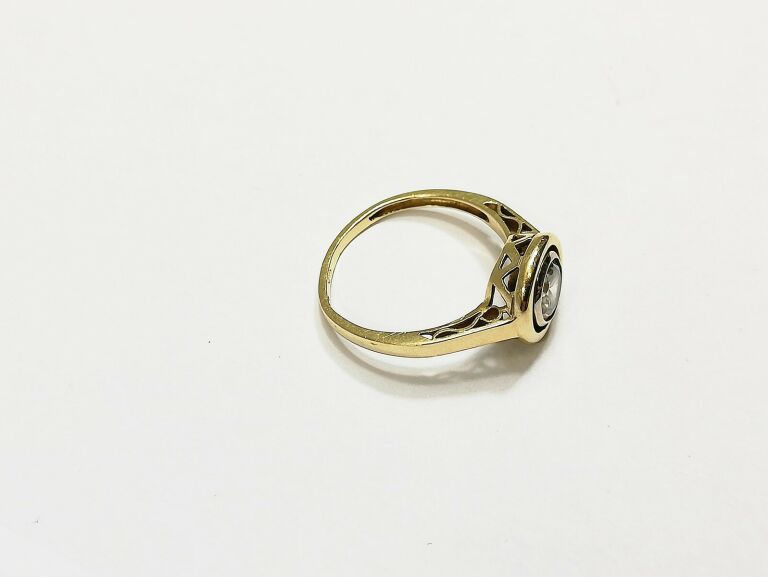 osobliwy-zloty-pierscionek-z-ruchomym-oczkiem-8k-rodzaj-wyrob-jubilerski