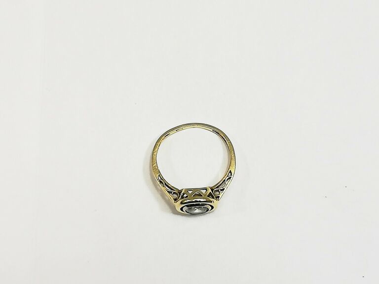 osobliwy-zloty-pierscionek-z-ruchomym-oczkiem-8k-material-zloto