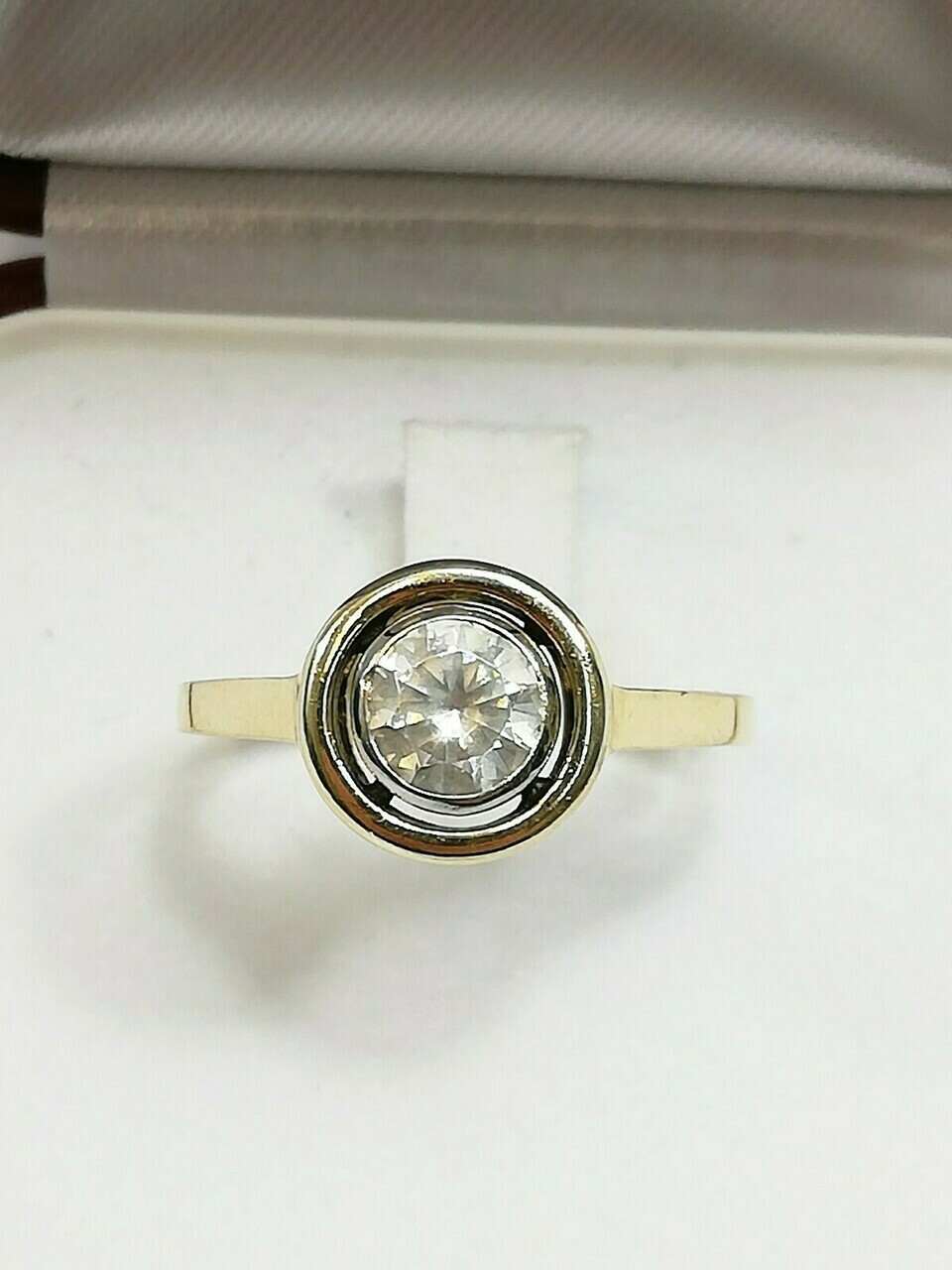 osobliwy-zloty-pierscionek-z-ruchomym-oczkiem-8k-kolor-dominujacy-zloty