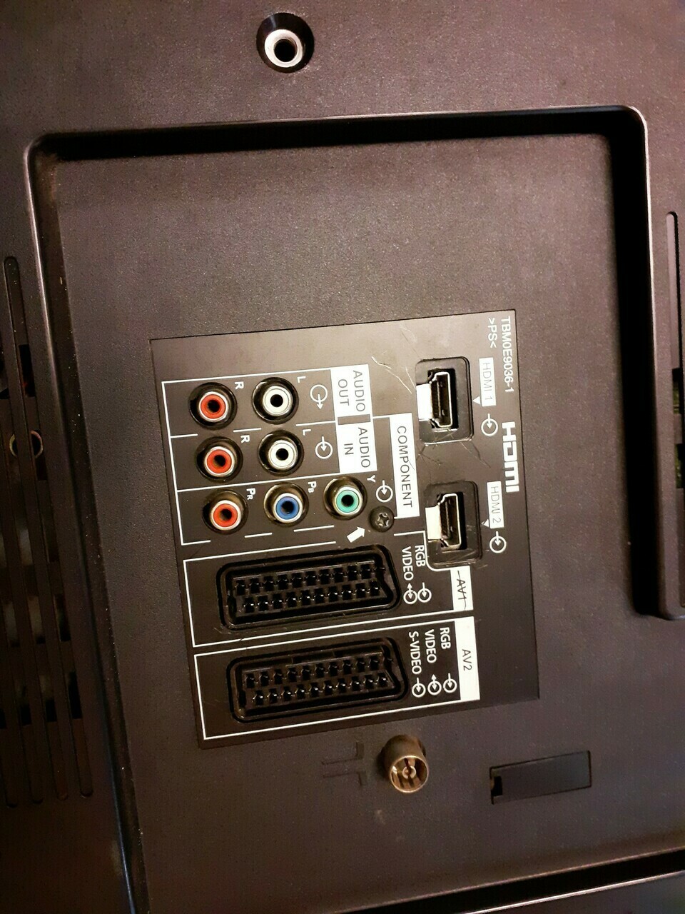 telewizor-panasonic-tx-l32c10p-przekatna-ekranu-cale-32