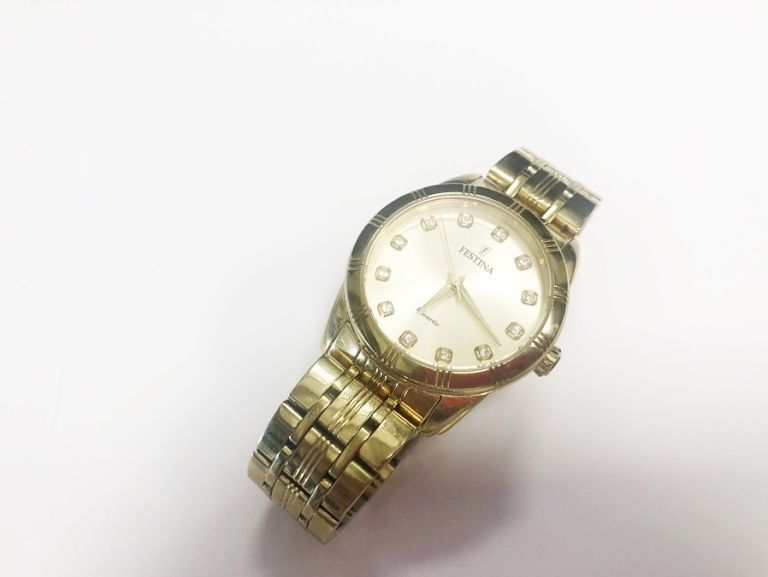 zegarek-festina-zloty-mechanizm-kwarcowy