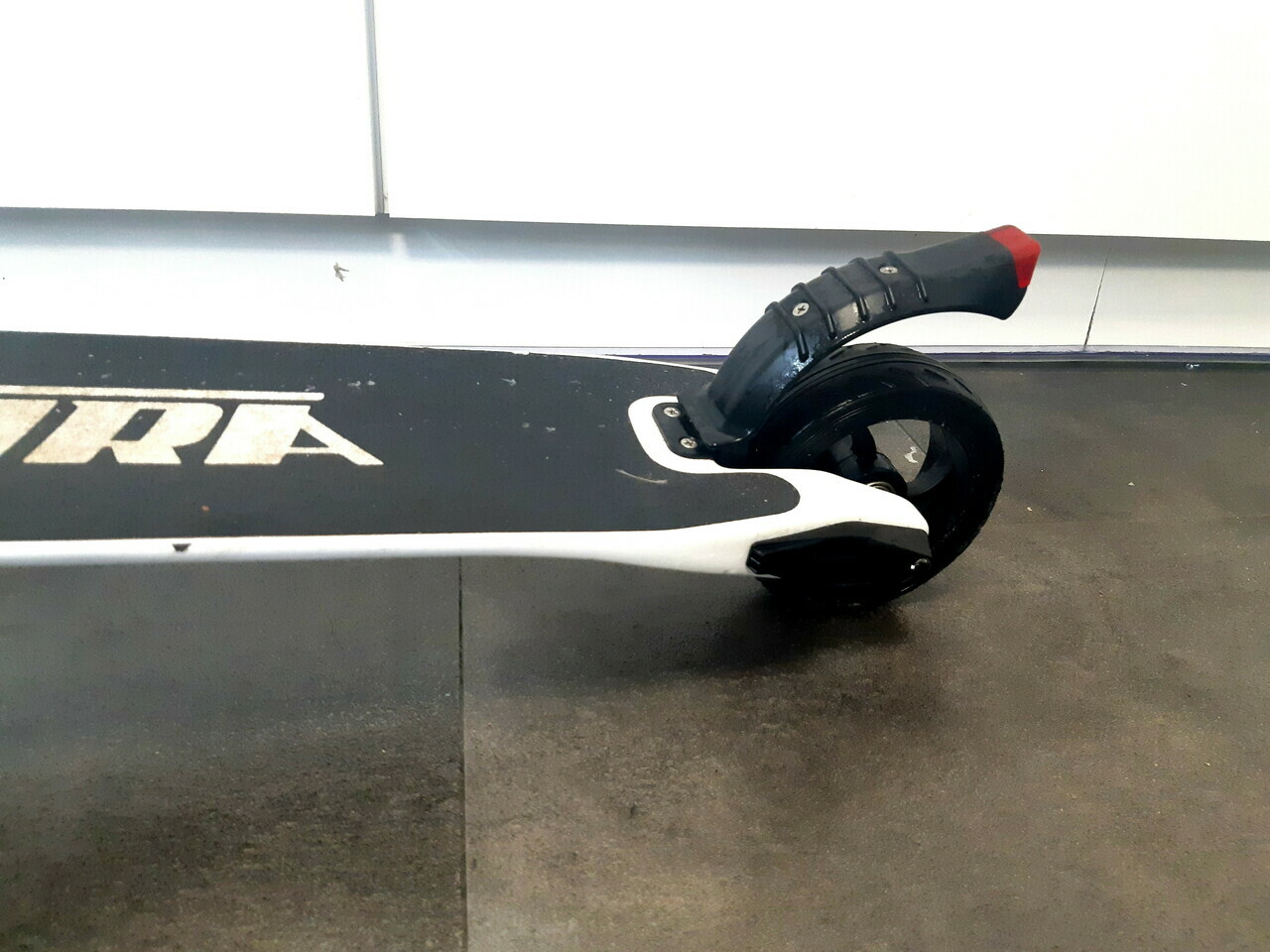 hulajnoga-elektryczna-takira-biala-kod-producenta-10032211