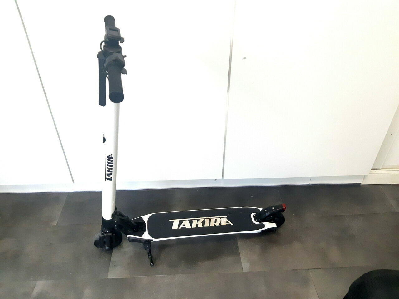 hulajnoga-elektryczna-takira-biala-kosciuszki-6a-sieradz-palladium